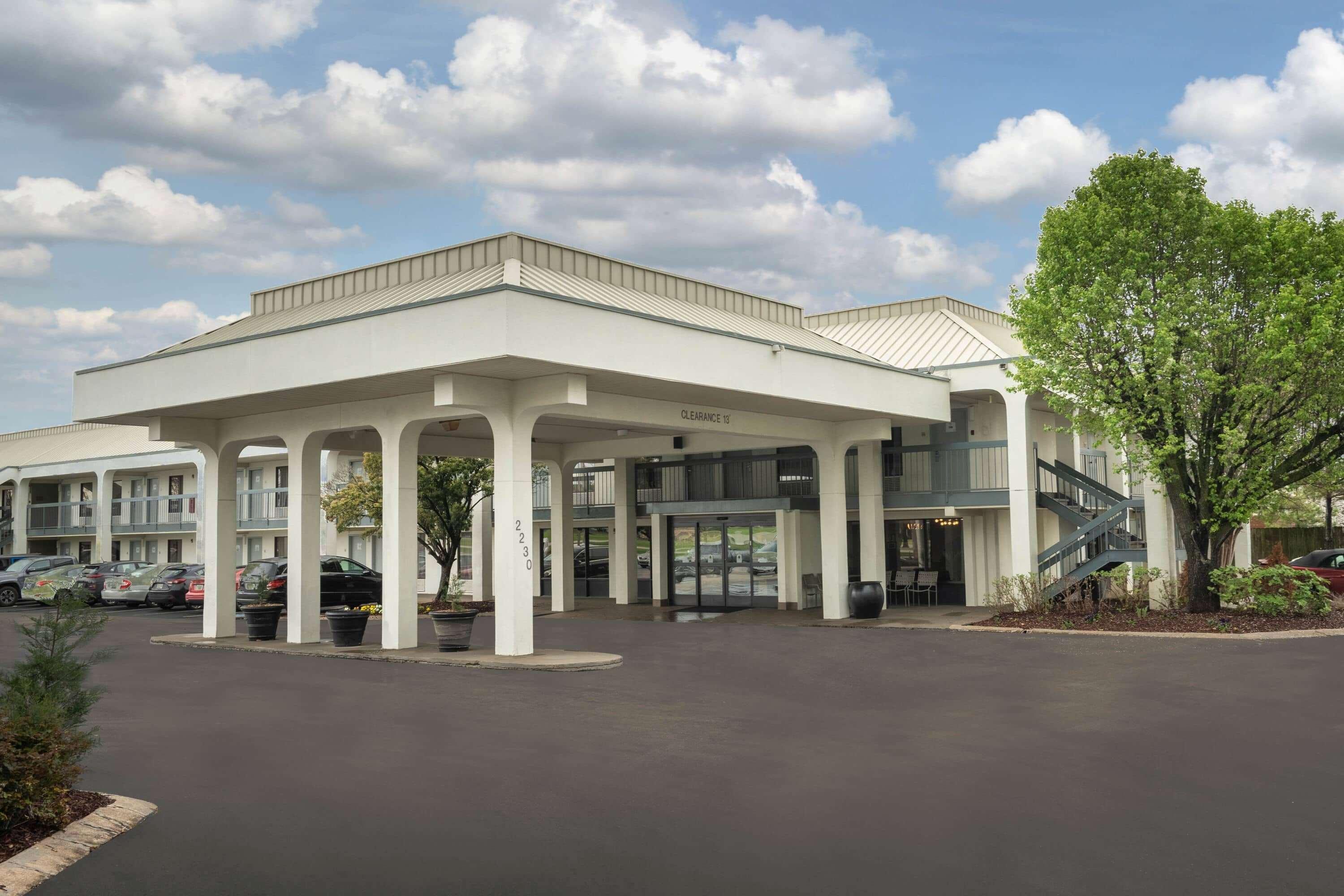 Baymont By Wyndham Murfreesboro Exterior photo
